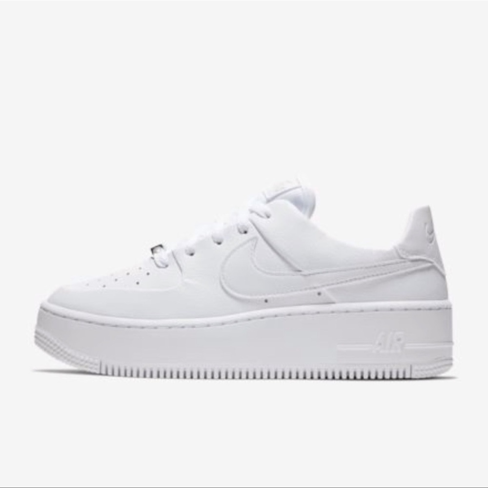 🌸 ISO Nike Air Force Sage Low in a size 6.5